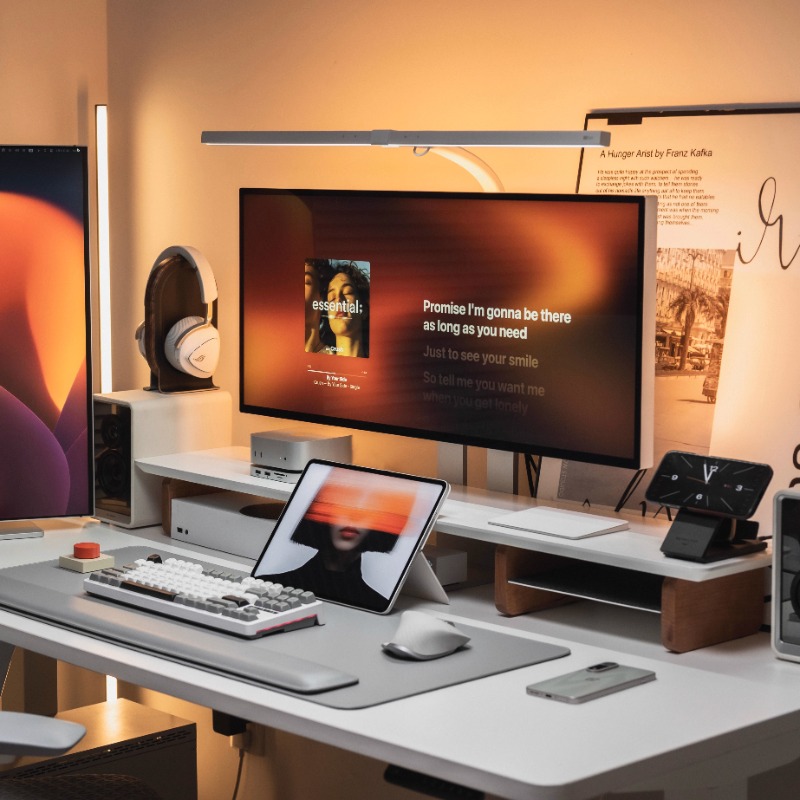 Desk Setup For Laptop And Monitor - Support de moniteur moderne, étagère de